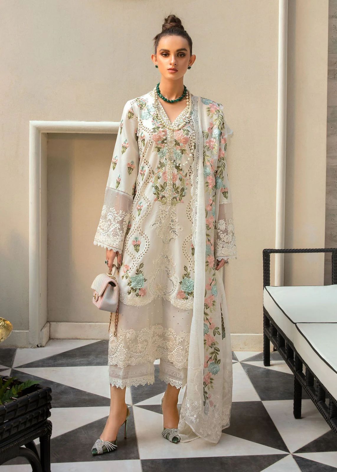 ❄️ Labasée Haya – Winter Collection 2025 | Crimson 801 Dhanak 3PC with Full Embroidery & ChikanKari Work ❄️