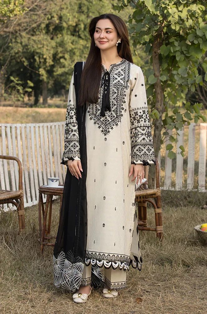 ✨ Labasée Haya – Zara shahjahan Premium Dhanak 3PC | Heavy Embroidery with Digital Wool Shawl ✨