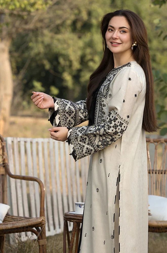 ✨ Labasée Haya – Zara shahjahan Premium Dhanak 3PC | Heavy Embroidery with Digital Wool Shawl ✨